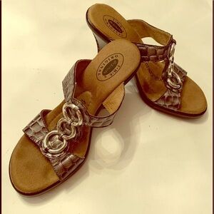 Dr. Scholls Silver Faux Gator Wedge Shoes Size 7M